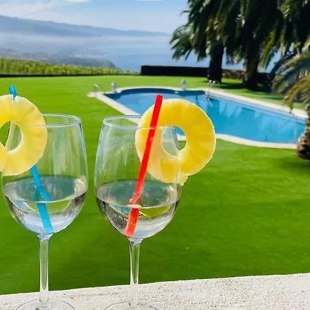 Dos Y Amplia Piscina! Villa *