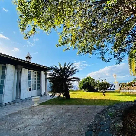 Dos Y Amplia Piscina! *