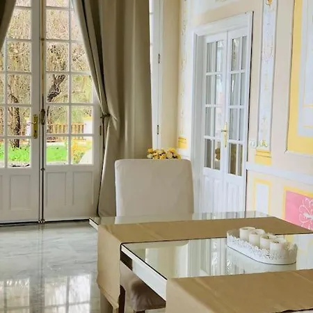 Villa Dos Y Amplia Piscina!