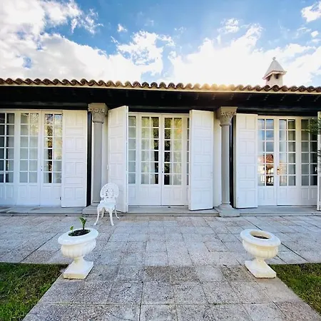 Villa Dos Y Amplia Piscina!