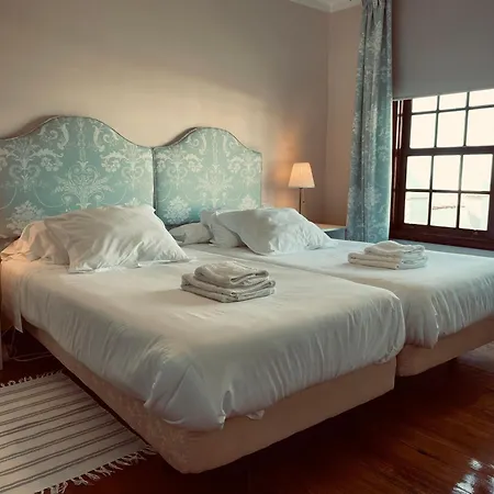 Dos Y Amplia Piscina! Villa *