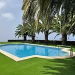 Dos Y Amplia Piscina! Villa *