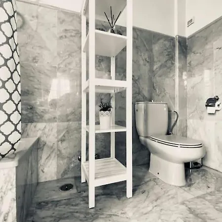 Villa Dos Y Amplia Piscina! *