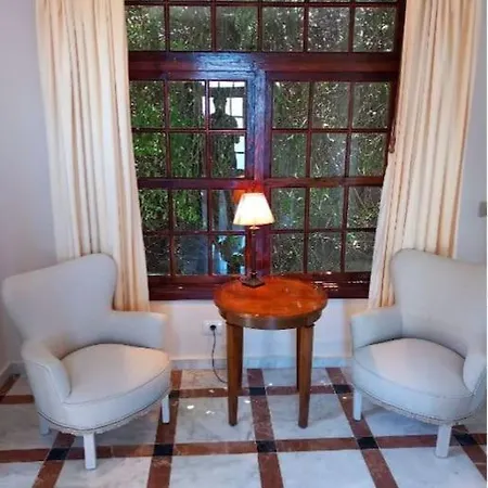 Dos Y Amplia Piscina! *